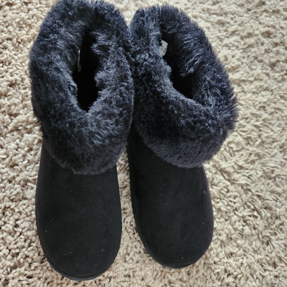 Girls black boots